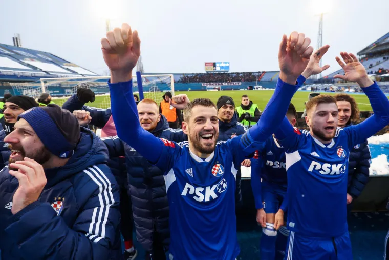 Nakon debakla na Maksimiru Torcida pjevala neočekivanu pjesmu igračima Hajduka
