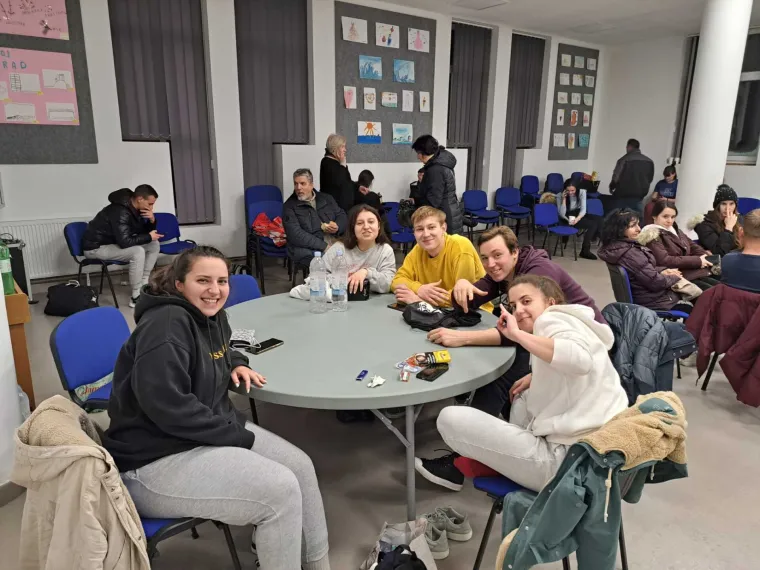 Ovako izgleda prihvatni centar u Gračacu. Ljudi su ga već napunili