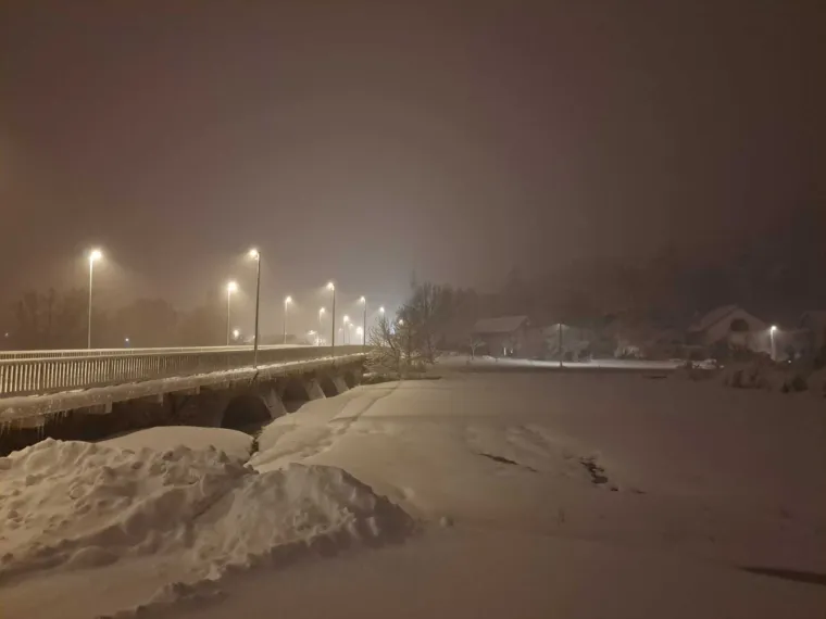 Ovako izgleda prihvatni centar u Gračacu. Ljudi su ga već napunili