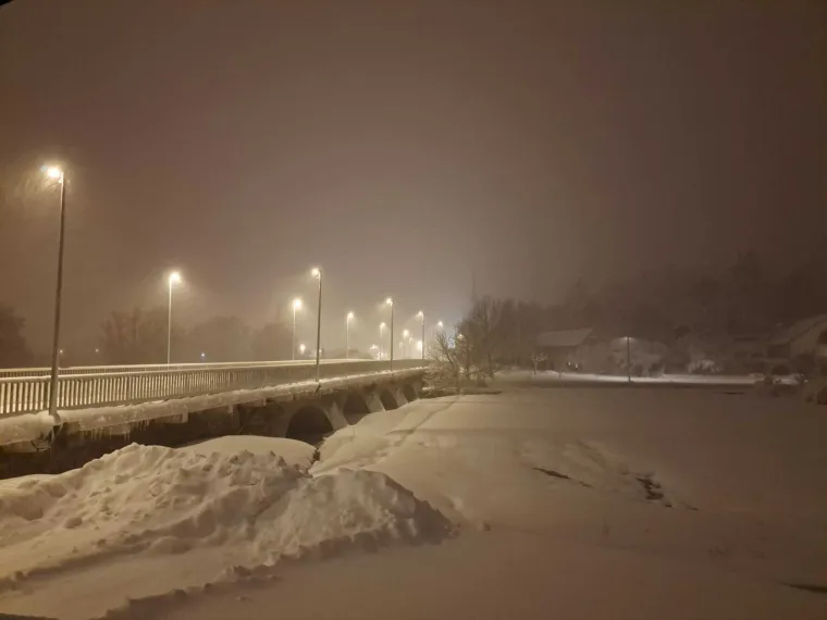 Ovako izgleda prihvatni centar u Gračacu. Ljudi su ga već napunili