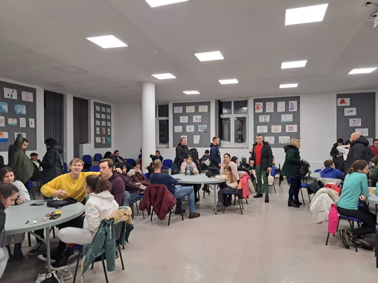 Ovako izgleda prihvatni centar u Gračacu. Ljudi su ga već napunili