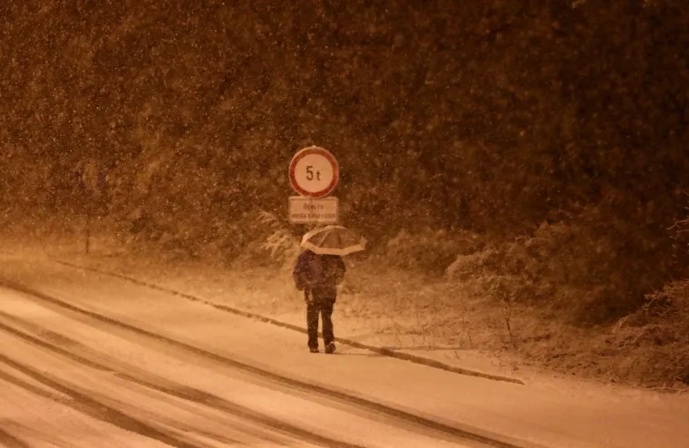 Dalmacija odsječena od ostatka zemlje, u Gospiću 71 cm snijega: Pogledajte kako izgleda kolaps na cestama