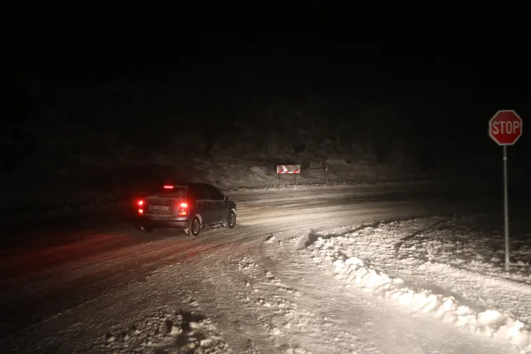 Dalmacija odsječena od ostatka zemlje, u Gospiću 71 cm snijega: Pogledajte kako izgleda kolaps na cestama