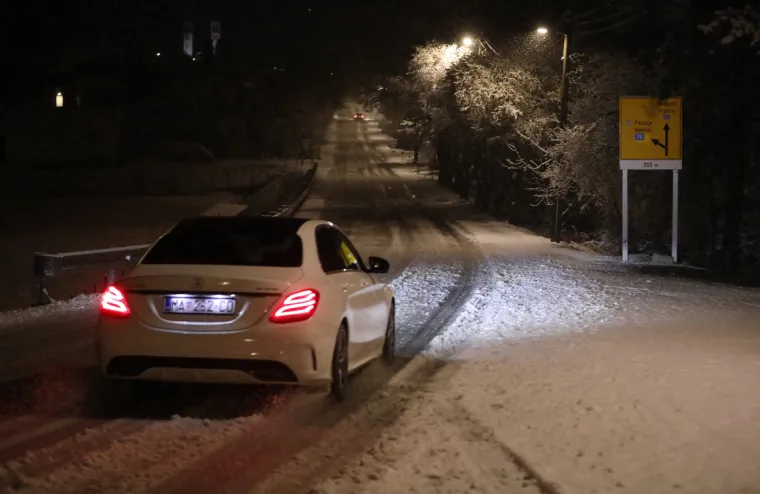 Dalmacija odsječena od ostatka zemlje, u Gospiću 71 cm snijega: Pogledajte kako izgleda kolaps na cestama
