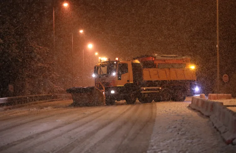 Dalmacija odsječena od ostatka zemlje, u Gospiću 71 cm snijega: Pogledajte kako izgleda kolaps na cestama