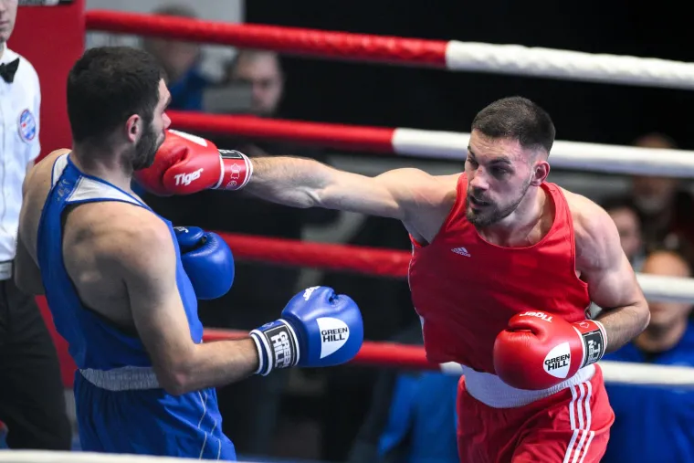 Udri jače, manijače: Žene vole boksače, istinske sportske ratnike; Boksačka romantika na zagrebačkom Velesajmu