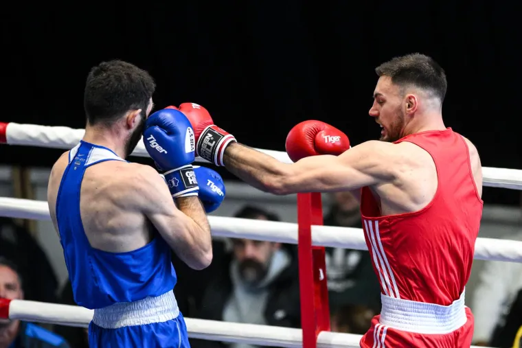 Udri jače, manijače: Žene vole boksače, istinske sportske ratnike; Boksačka romantika na zagrebačkom Velesajmu