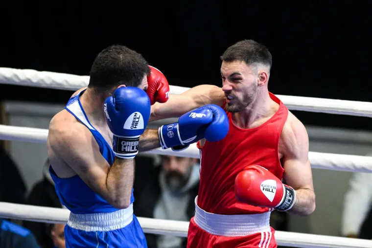 Udri jače, manijače: Žene vole boksače, istinske sportske ratnike; Boksačka romantika na zagrebačkom Velesajmu