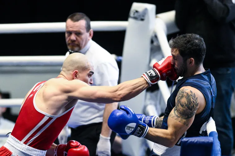 Udri jače, manijače: Žene vole boksače, istinske sportske ratnike; Boksačka romantika na zagrebačkom Velesajmu