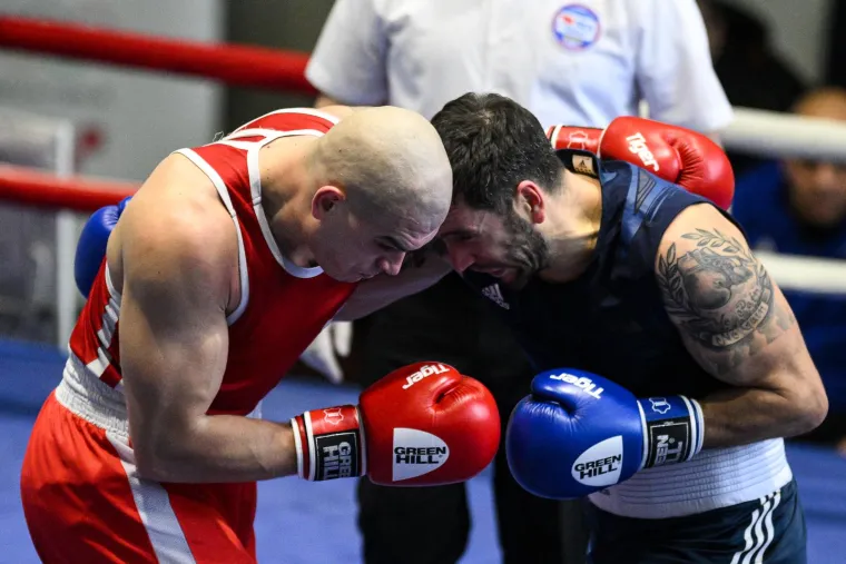 Udri jače, manijače: Žene vole boksače, istinske sportske ratnike; Boksačka romantika na zagrebačkom Velesajmu