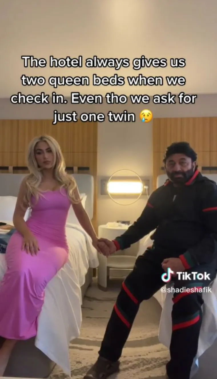 &quot;Hotel nam uvijek daje dva odvojena kreveta kada se prijavljujemo, iako tražimo bračni krevet.&quot; Bračni par koji ima veliku razliku u godinama u videu sjedi na odvojenim krevetima držeći se za ruke.