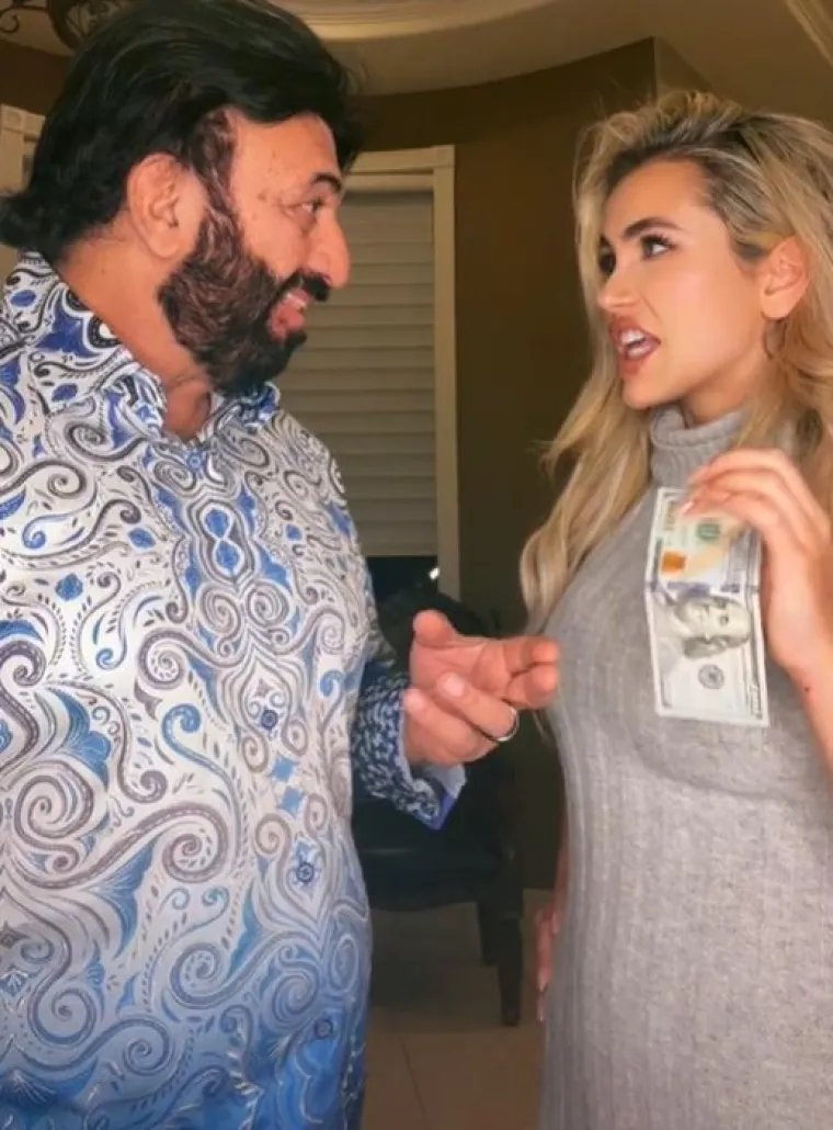 Osim &scaron;to joj kupuje poklone svaki dan, daje joj i džeparac, a priznala je da nekad nije sretan kada vidi da ona nije kupila ni&scaron;ta taj dan.