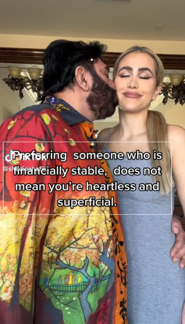 "Preferirati nekoga tko je financijski stabilan, ne znači da ste be&scaron;ćutni i povr&scaron;ni", objasnila je, a jedan pratitelj je komentirao: "Zamislite kako se osjeća kada ode u Miami i vidi sve te zgodne bogate 45-godi&scaron;nje mu&scaron;karce."