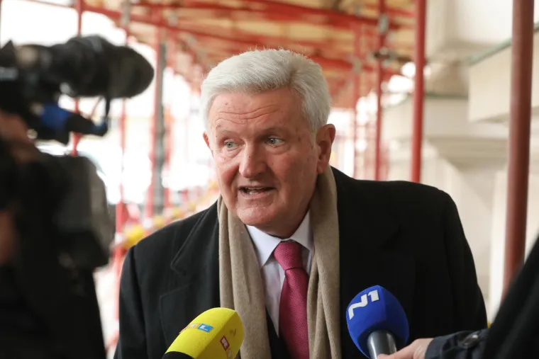 Pogledajte optimističnog  Todorića kako dolazi na optužno vijeće za Agrokor: 'Očekujem pobjedu'