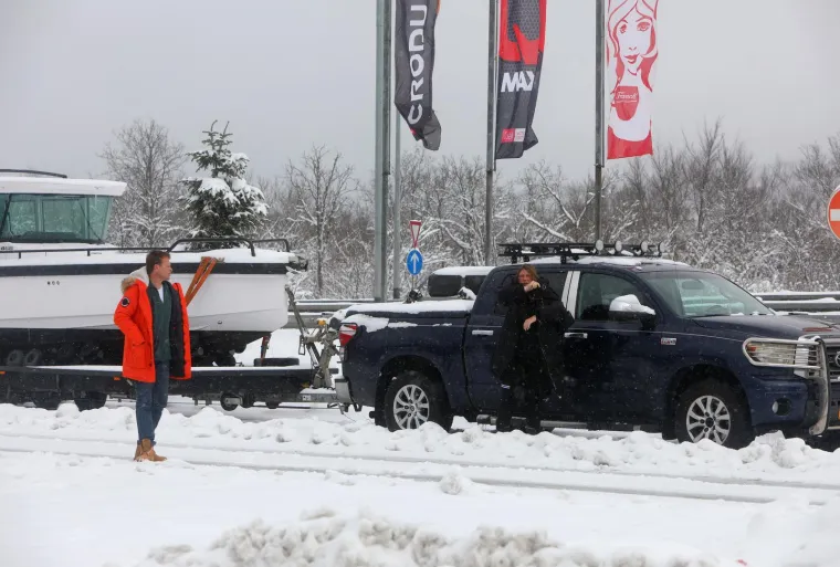 Putnici zbog snijega ostali zaglavljeni na odmori&scaron;tu Janjče: 'Ne možemo iz ove kože, ali barem se družimo'