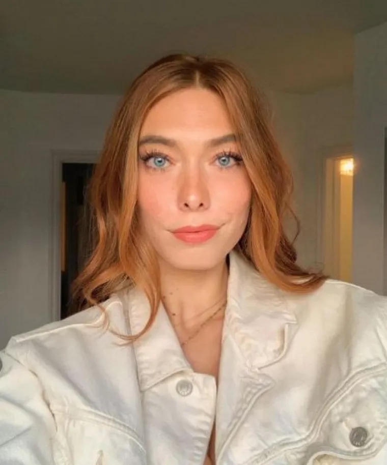 Monique je rekla da osude uglavnom dolaze od ljudi na internetu ili onih koji su za ovo čuli usput i nisu educirani niti su uključeni u aktivnosti ili prostore koje su sigurne.   Raspravljala je o specifičnostima svojih javnih sesija s cijenjenim kolegama u industriji, kao i s kink terapeutima upućenima u traumu, koji su se svi složili oko protokola koje koristi i situacijskog konteksta u kojem djeluje. 
