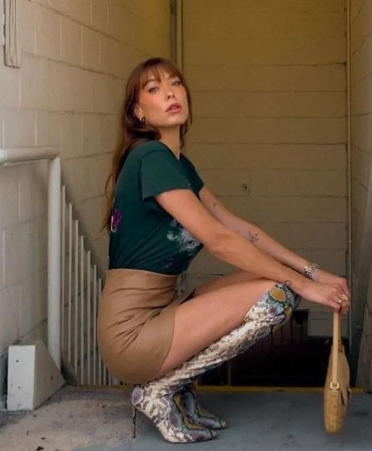 Plaćaju joj da ih ponižava u javnosti, a sada odgovara kritičarima: 'Koja je razlika između toga i para koji se ljubi?'