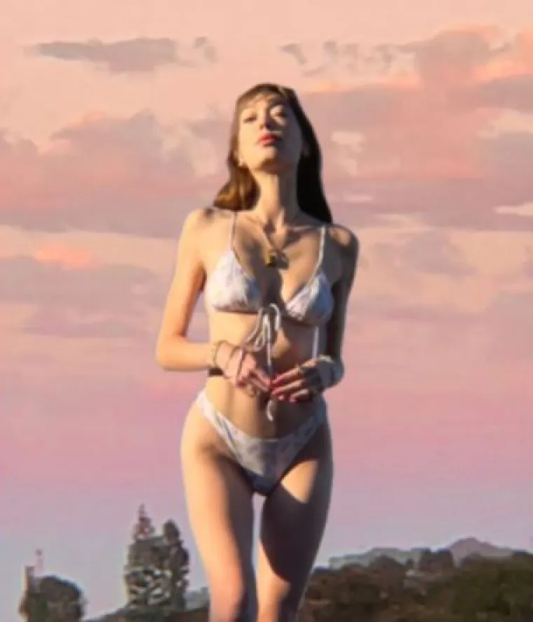 Plaćaju joj da ih ponižava u javnosti, a sada odgovara kritičarima: 'Koja je razlika između toga i para koji se ljubi?'