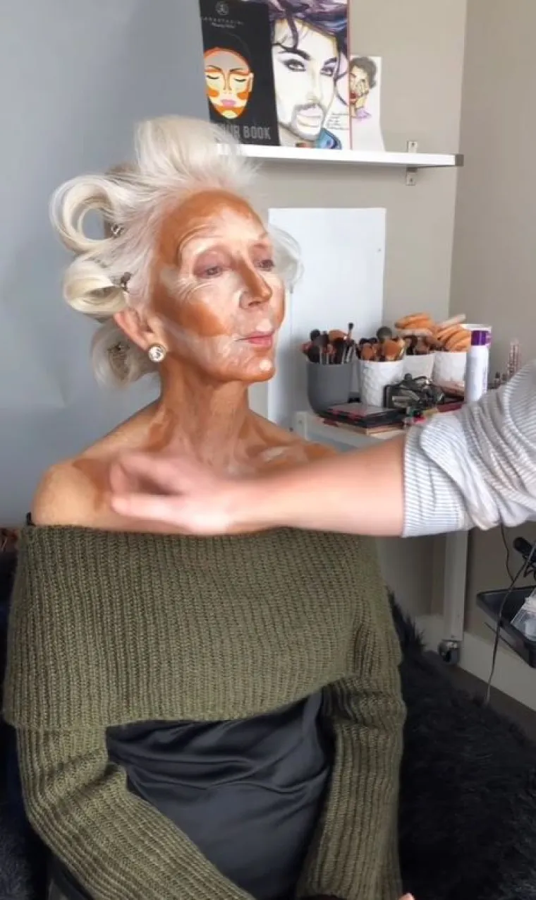 "Kad ste okruženi ljubavlju, brdo na koje se penjete puno je čudesnije. Osjećam najiskreniju zahvalnost prema svima s kojima radim, onima koji uvijek tako velikodu&scaron;no stvaraju iskustvo izuzetnog i nezamislivog zadovoljstva", dodala je.