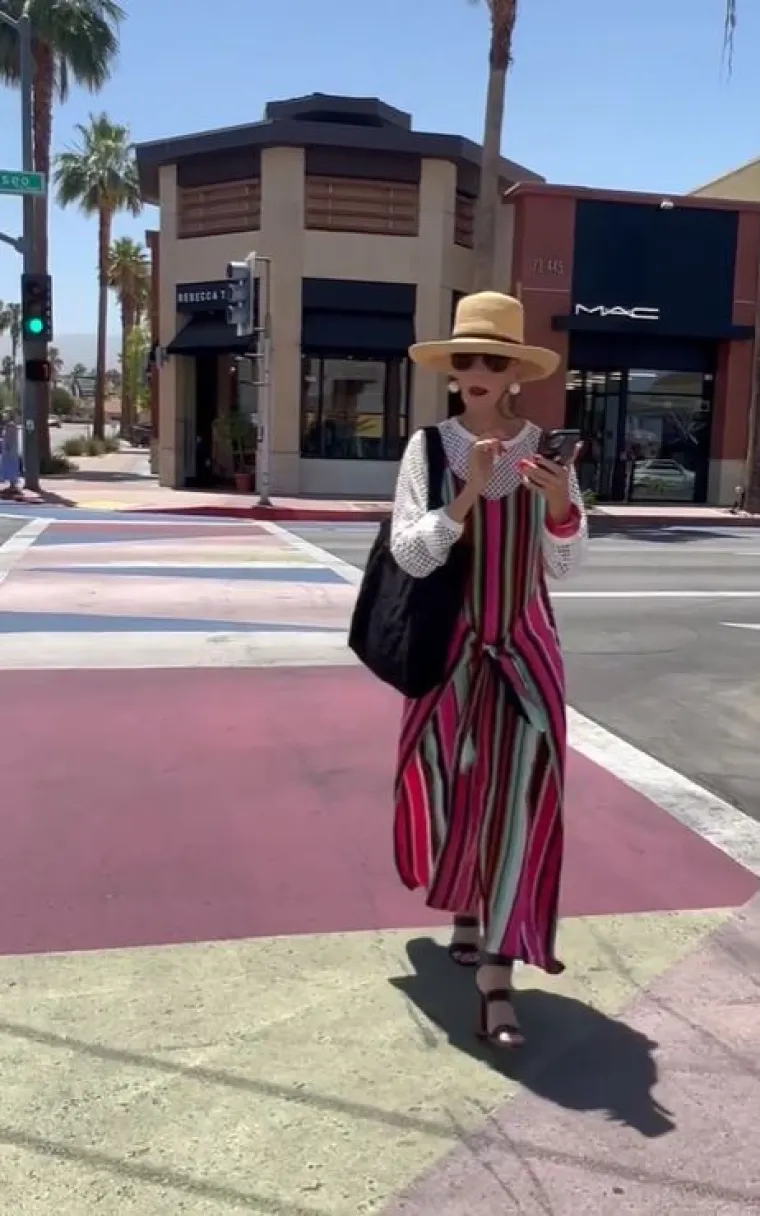 Uz video gdje prelazi cestu i tipka na mobitel je napisala: "Velika gre&scaron;ka, ne mogu vjerovati da &scaron;aljem poruke dok prelazim ulicu, veliko ne!"