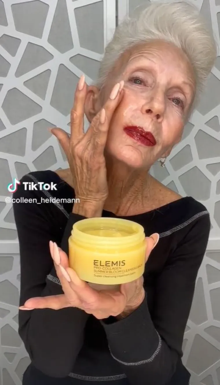 Kada su obožavatelji vidjeli njezinu beauty rutinu, napisali su joj: "Kako ti je vrat tako zategnut? Ti si prekrasna, uvijek mlada, godine su samo broj. Bitan je duh i on uvijek ostaje mlad, prelijepa si!"