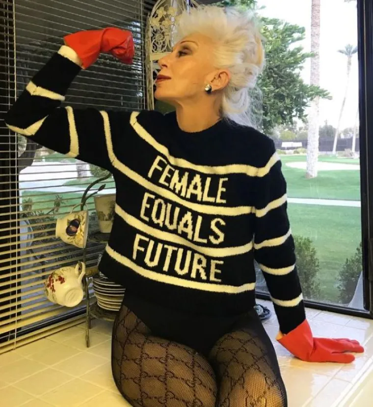 Baka u 70-ima nosi prozirno i zna zauzeti pozu u bazenu: 'Odbijam biti nevidljiva samo zato &scaron;to sam starija'