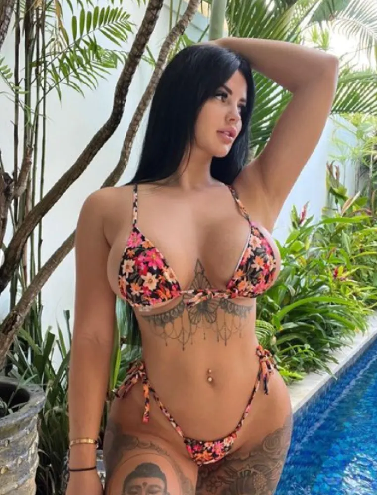 S autoutrka je prešla na utrke za lajkove: OnlyFans gori od njenih hot fotki, fanovi se hvataju za glavu