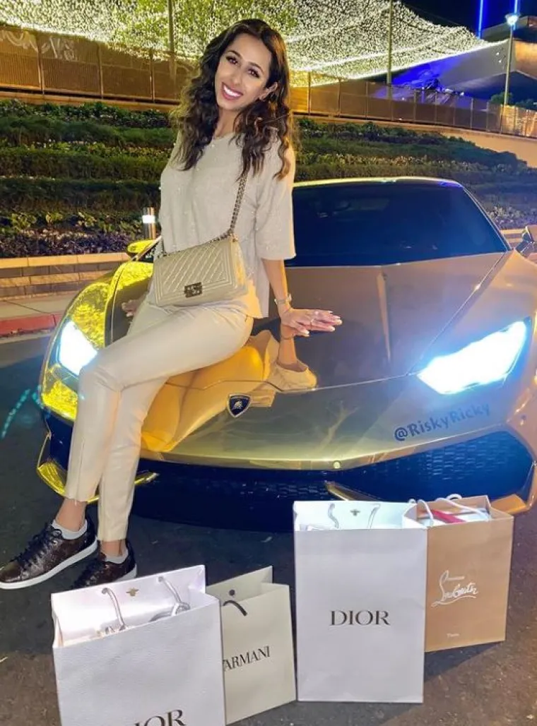 "Vidjela sam da si napisala da se zalaže&scaron; za 'pravo na zlato', a ne za 'ženska prava'. Život će te prije ili kasnije naučiti lekciju, ali tad će biti kasno jer ne zna&scaron; ni račun platiti", poručila joj je treća.