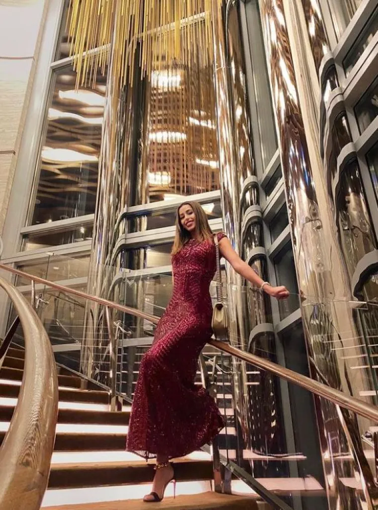 Linda na svom Instagram profilu potiče žene na 'bogatu udaju' te često pi&scaron;e kako se luksuzni život događa onim ženama koje se udaju za imućne mu&scaron;karce.