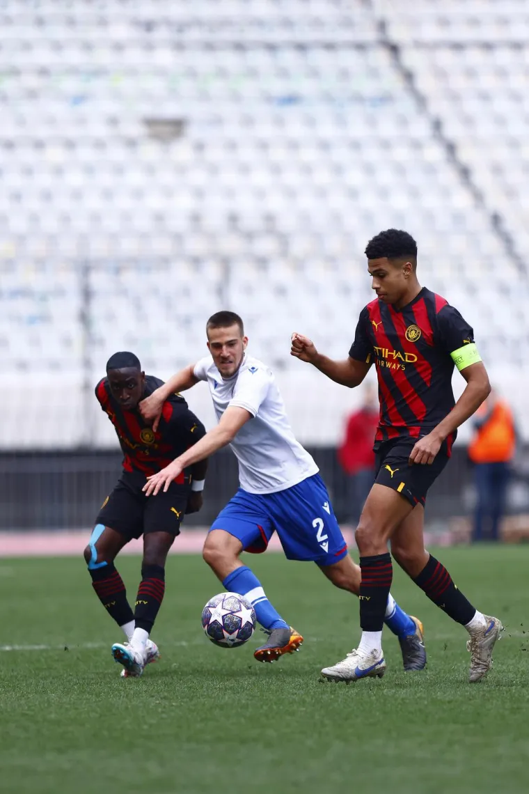 Kakav kaos; Ludilo na Poljudu na kraju utakmice: Svi su se zaletjeli na ogradu Sjevera, jer oni su svjetlo na kraju tunela