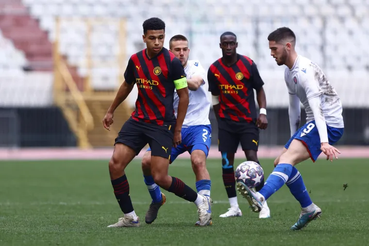 Kakav kaos; Ludilo na Poljudu na kraju utakmice: Svi su se zaletjeli na ogradu Sjevera, jer oni su svjetlo na kraju tunela