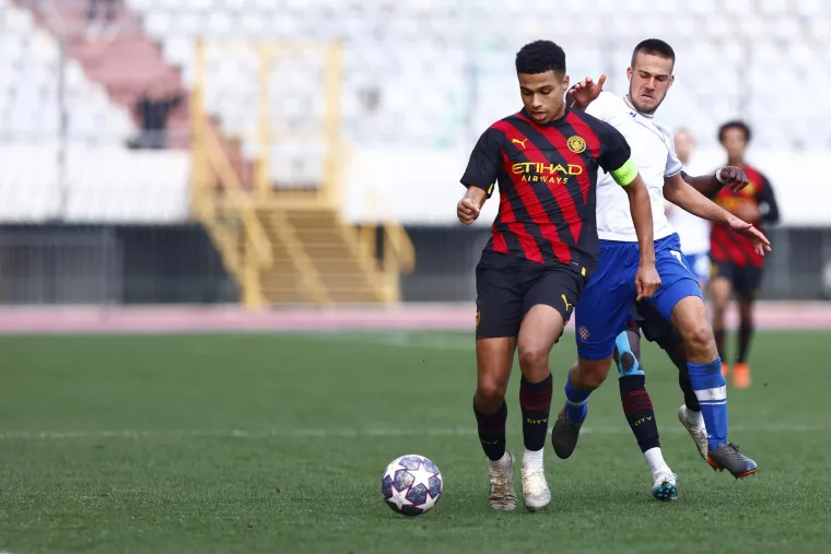 Kakav kaos; Ludilo na Poljudu na kraju utakmice: Svi su se zaletjeli na ogradu Sjevera, jer oni su svjetlo na kraju tunela