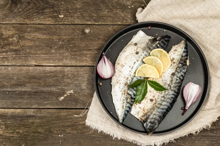 Riba: anis, bosiljak, lovorov list, curry, kopar, komorač, đumbir, mažuran, muškatni oraščić, origano, piment, peršin, majčina dušica