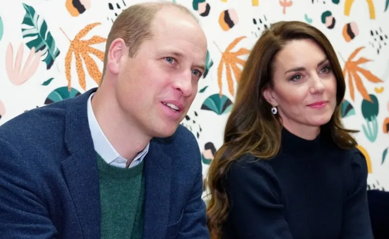 Položaj čeljusti ključan je za fotografije: Jeste li primijetili kako Kate uvijek izgleda besprijekorno na fotografijama? Rijetko viđate spontane ili iskrene fotografije kraljevske obitelji jer postoji protokol o tome kako se oni fotografiraju. Kad kraljevske žene poziraju za fotografije, trebale bi paziti da im čeljusti ostanu paralelne s tlom. To bi trebali naučiti na satu bontona jer uopće nije intuitivno.