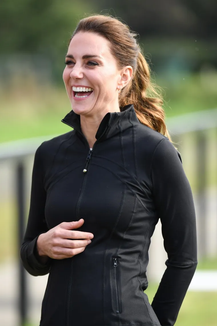 Bez nadimaka u palači: Kada se vjenčaju, članovi kraljevske obitelji dobivaju novu titulu. Ubrzo nakon vjenčanja, postala je vojvotkinja od Cambridgea. U kraljevskoj obitelji Kate se zove Catherine Elizabeth Middleton. 