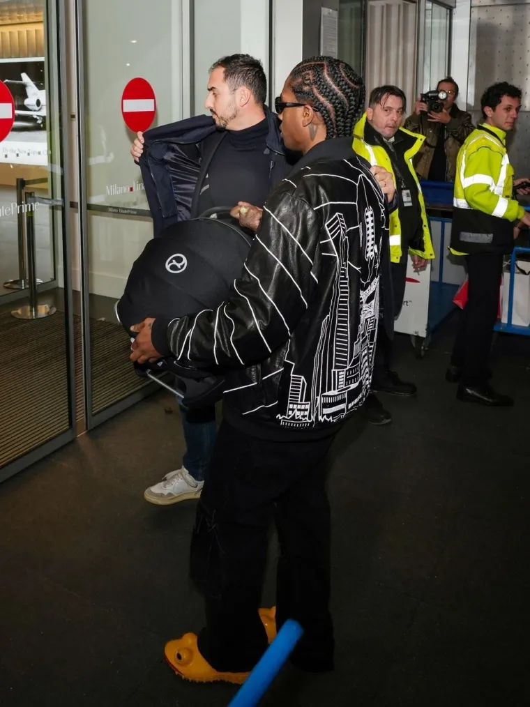 Rihanna sletjela u LA nakon Tjedna mode u Milanu: Nećete vjerovati što je krajlica obula, a još manje koliko to košta
