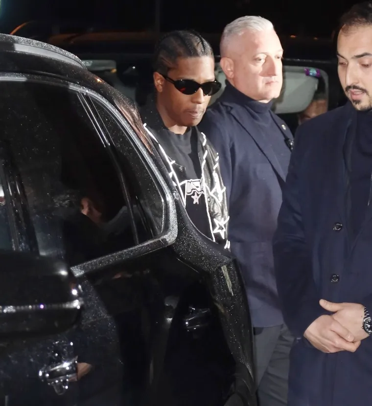 Rihanna sletjela u LA nakon Tjedna mode u Milanu: Nećete vjerovati što je krajlica obula, a još manje koliko to košta