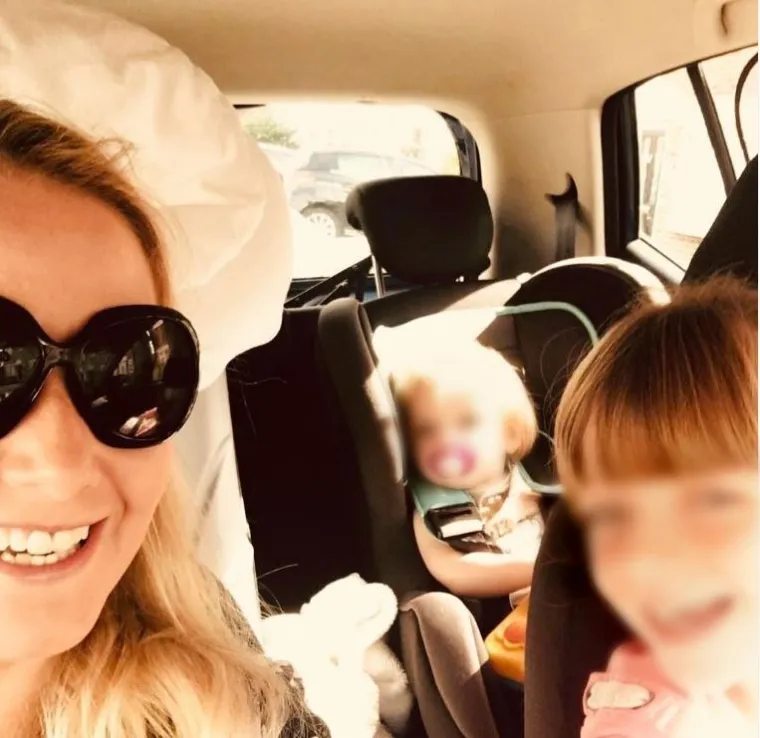 Danielle (39) koja živi u Surreyju sa svoje dvije kćeri u dobi od 13 i šest godina, rekla je: &quot;Bila je takva inspiracija, ali se stvarno borila, radila je u uredu tijekom dana i kao čistačica navečer.&quot;