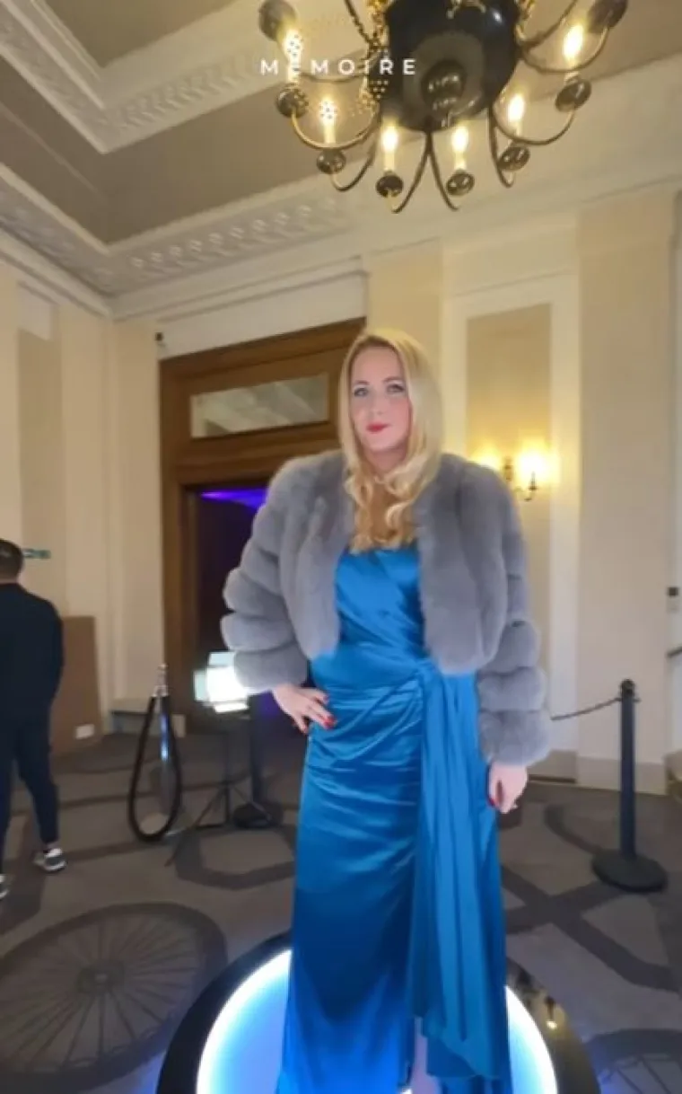 Iako je bilo teško, njezina majka se pobrinula da ne ostane bez ičega. Rekla je: &quot;Moja odjeća dolazila je iz dobrotvornih trgovina, a majka se uvijek trudila da izgledam pristojno, ponekad nije imala ona što jesti kako bih ja mogla jesti.&quot;