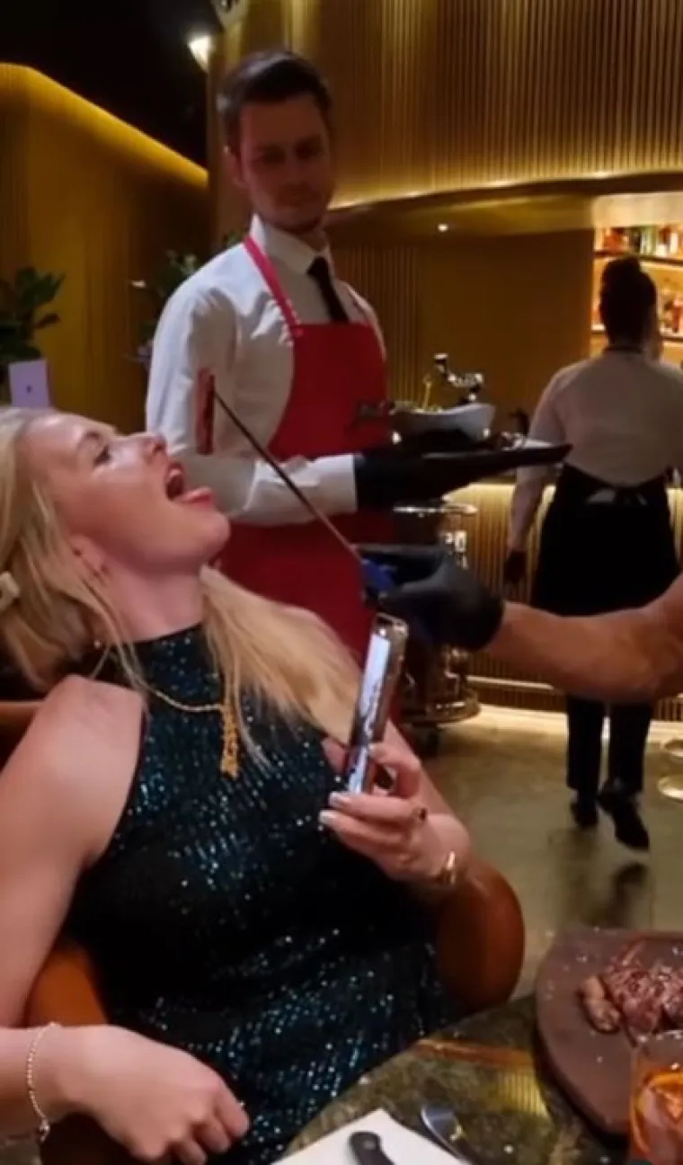 "Važno je imati to kvalitetno vrijeme zajedno, a pro&scaron;le godine sam također i&scaron;la u Monako s prijateljima, &scaron;to je bila nevjerojatna nagrada za sav moj uspjeh", dodala je.