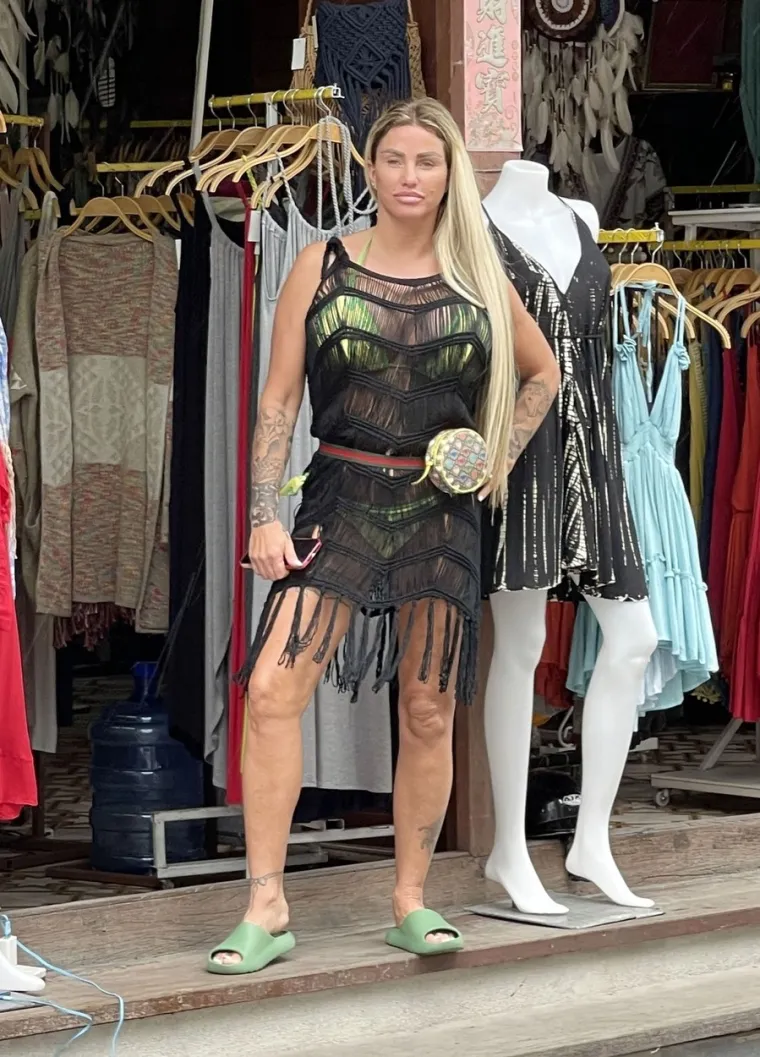 Reality zvijezda &scaron;okirala izgledom: Grudi je povećala čak 16 puta pa se pohvalila kako 'nikud ne mrdaju' u badiću