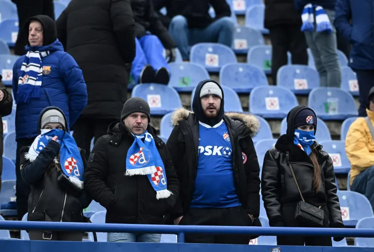 Navijači Dinama slave njegov odlazak, a on se smije u loži gotovo praznog Maksimira