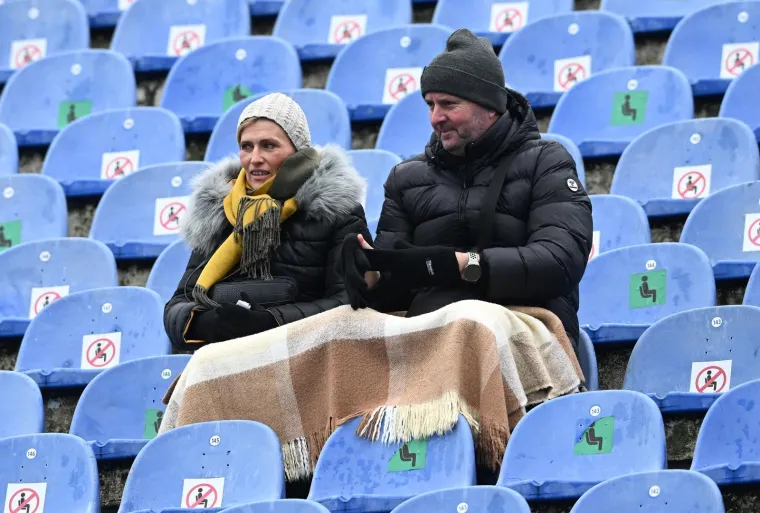 Navijači Dinama slave njegov odlazak, a on se smije u loži gotovo praznog Maksimira