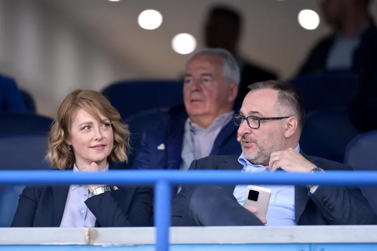 
&quot;S ambicijom da ne budem teret predsjedniku kluba u tome da povede klub u novo razdoblje, prepoznavši većinski neutemeljenu negativnu percepciju koja je stvorena prema meni, a ne želeći biti alibi onima koji tvrde da &quot;nisu za Mamića nego su protiv Antolića&quot;, predložio sam predsjedniku Barišiću da Izvršni odbor raspravi o mojem daljnjem ostanku u Upravi te je na današnjoj sjednici donesena odluka o mojem razrješenju. Neću prihvatiti ponuđenu mi opciju ostanka u klubu na nekom drugom radnom mjestu i 8. ožujka će biti moj zadnji radni dan u Dinamu.&quot;