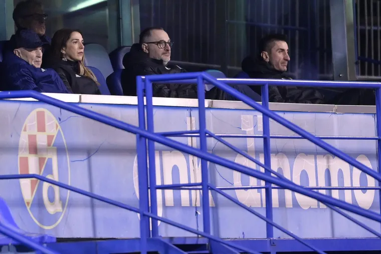 &quot;Zahvaljujem kolegicama i kolegama na korektnoj suradnji, a posebice djelatnicima na poslovima sigurnosti, prodaje ulaznica, članstva te direktoru stadiona i djelatnicima na održavanju. Njihova profesionalnost i visoka motivacija u radu omogućili su da Dinamo bude na postojećoj razini. Veliko hvala igračima na čelu s kapetanom Ademijem jer sam imao privilegiju biti uz njih u doba najvećih rezultatskih uspjeha kluba. Dinamo je u ovom trenutku na visokoj organizacijskoj, sportskoj i poslovnoj razini te se nadam da će takav ostati i ubuduće. Posebno sam ponosan i na preko 300 tisuća eura donacija koje smo donirali putem klupske Zaklade, čiji upravni odbor sam vodio protekle tri godine... Dinamo će i dalje u meni imati svog najvećeg navijača!&quot;, zaključio je Antolić.