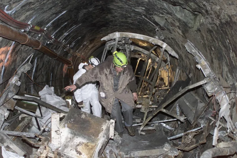Stravični sudar vlakova: Pogledajte potresne fotografije spa&scaron;avanja unesrećenih u Grčkoj