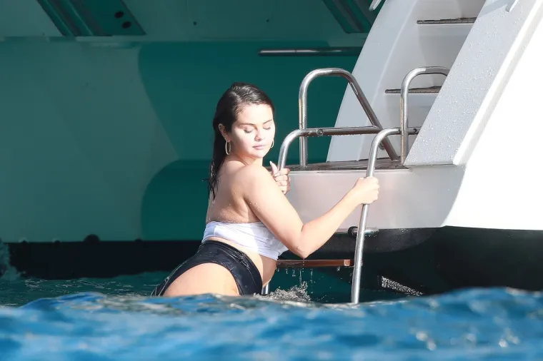 Kylie Jenner i Hailey Bieber rugale su se Seleni Gomez i sad to masno plaćaju: 'Ovo je bilo slučajno??'