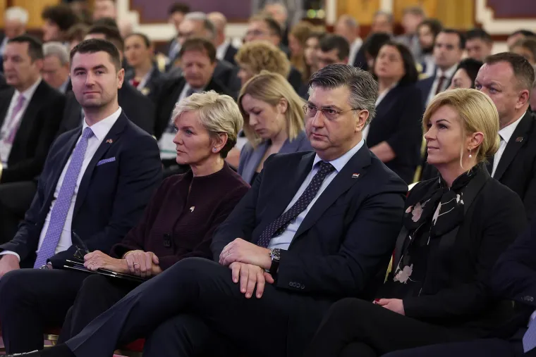 Zanimljiv je ovo detalj uoči napisa da HDZ traži kandidata ili kandidatkinju za utrku na Pantovčaku te nameće pitanje namjerava li se biv&scaron;a predsjednica ponovno kandidirati i tako aktivno uključiti u političku scenu Hrvatske? 