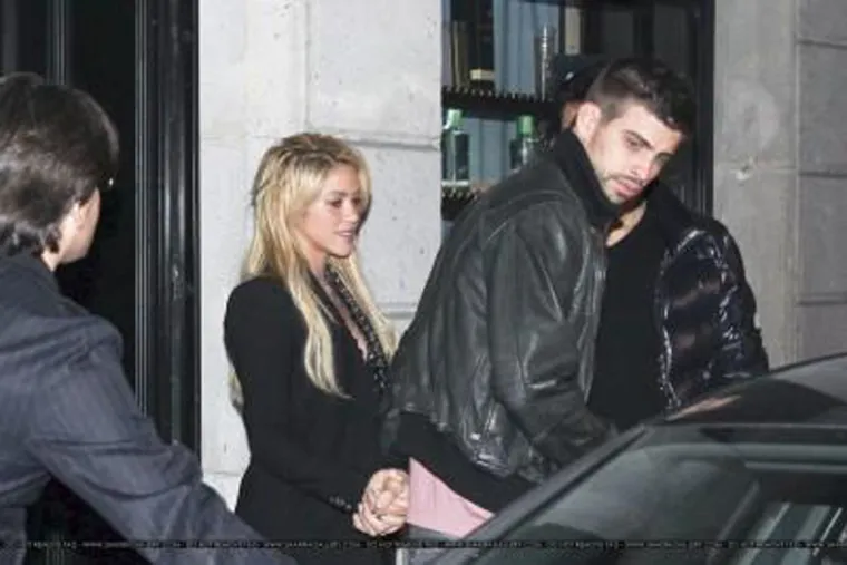 &quot;Rekao mi je da moraš nešto snimiti s njim, Bizarrap je argentinski bog&quot;, rekla je Shakira, koja s bivšim 36-godišnjim nogometašem ima dvojicu sinova, Milana i Sašu. Naime, par je u lipnju prošle godine objavio da prekida vezu nakon više od desetljeća zajedničkog života. Pique je već pronašao drugu ljubav.