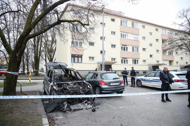 U potpunosti izgorio Audi: Baš ništa nije ostalo od njega, pogledajte strašne fotografije